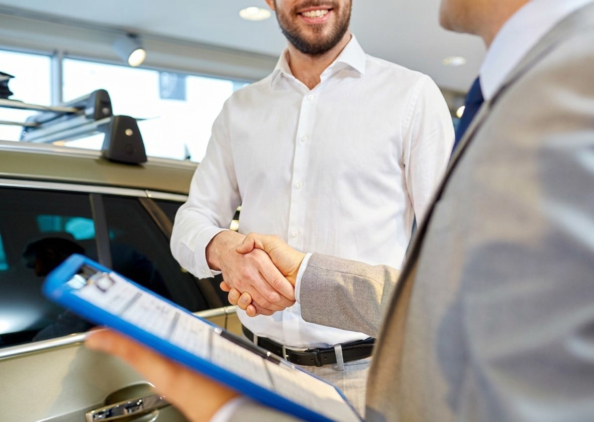 Car trader closing a deal with verified inspection report
